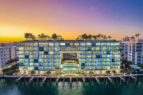 Condo in Bay Harbor Islands, Florida, 4 bedrooms № 2090879 - photo 26