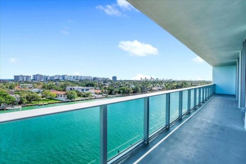 Condo in Bay Harbor Islands, Florida, 4 bedrooms  № 2090879