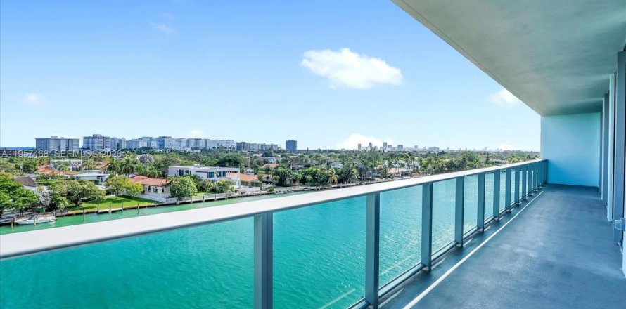 Condo in Bay Harbor Islands, Florida, 4 bedrooms № 2090879