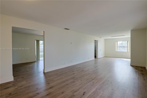 Villa ou maison à louer à Pembroke Pines, Floride: 4 chambres, 158.77 m2 № 1933183 - photo 8