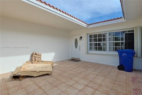 Villa ou maison à louer à Pembroke Pines, Floride: 4 chambres, 158.77 m2 № 1933183 - photo 27