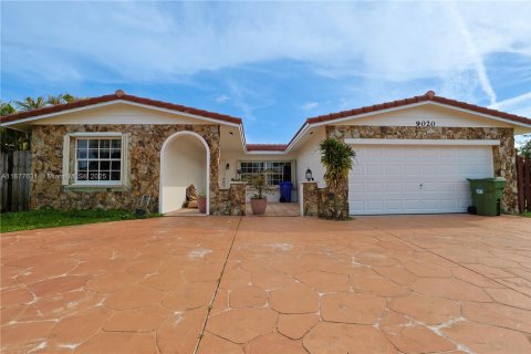 Villa ou maison à louer à Pembroke Pines, Floride: 4 chambres, 158.77 m2 № 1933183 - photo 1