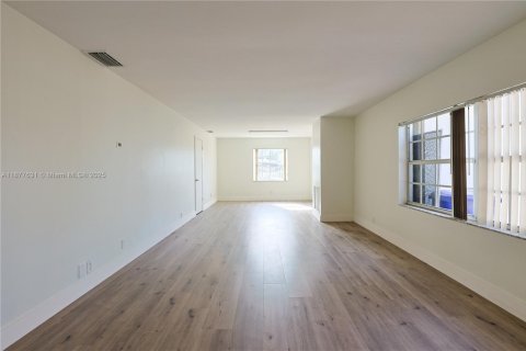 Villa ou maison à louer à Pembroke Pines, Floride: 4 chambres, 158.77 m2 № 1933183 - photo 11