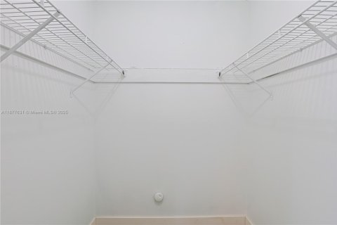 Villa ou maison à louer à Pembroke Pines, Floride: 4 chambres, 158.77 m2 № 1933183 - photo 23