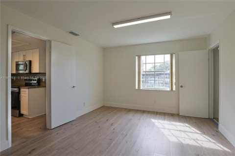 Villa ou maison à louer à Pembroke Pines, Floride: 4 chambres, 158.77 m2 № 1933183 - photo 10