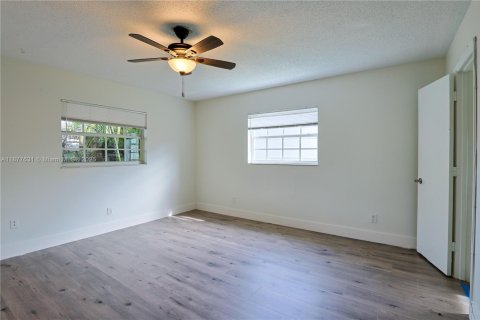 Villa ou maison à louer à Pembroke Pines, Floride: 4 chambres, 158.77 m2 № 1933183 - photo 13