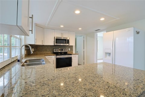 Villa ou maison à louer à Pembroke Pines, Floride: 4 chambres, 158.77 m2 № 1933183 - photo 6