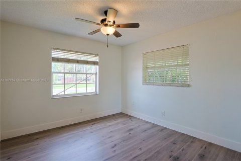 Villa ou maison à louer à Pembroke Pines, Floride: 4 chambres, 158.77 m2 № 1933183 - photo 26