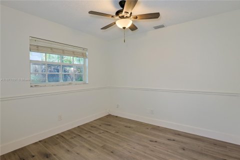 Villa ou maison à louer à Pembroke Pines, Floride: 4 chambres, 158.77 m2 № 1933183 - photo 21