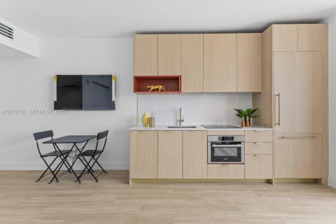 Condominio en alquiler en Miami, Florida № 2077646 - foto 5