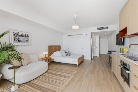 Estudio en el Condominio en Miami, Florida  № 2077646