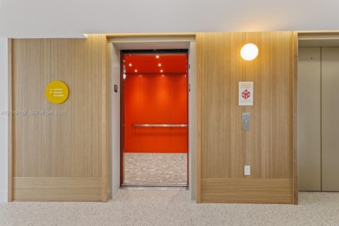 Condominio en alquiler en Miami, Florida № 2077646 - foto 13