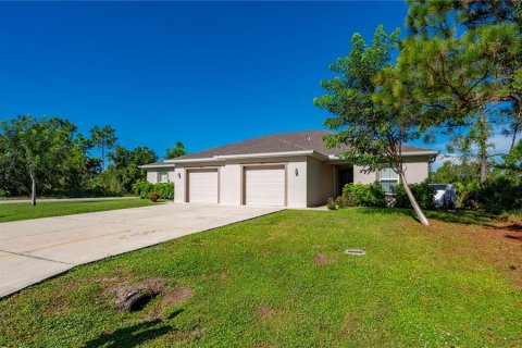 Immobilier commercial à vendre à Punta Gorda, Floride: 6 chambres, 234.86 m2 № 2339254 - photo 3