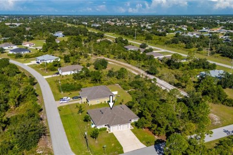 Immobilier commercial à vendre à Punta Gorda, Floride: 6 chambres, 234.86 m2 № 2339254 - photo 2