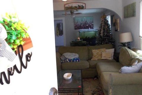 Commercial property in Saint Petersburg, Florida 4 bedrooms, 140.47 sq.m. № 1720410 - photo 8