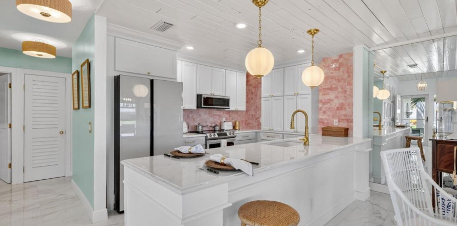 Condo in Stuart, Florida, 2 bedrooms  № 2186326