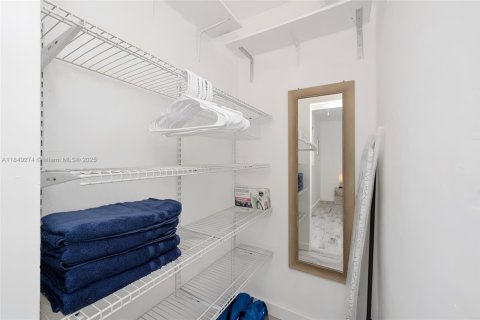 Villa ou maison à louer à Hollywood, Floride: 1 chambre, 304.44 m2 № 1850865 - photo 12