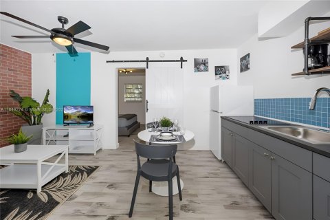 Villa ou maison à louer à Hollywood, Floride: 1 chambre, 304.44 m2 № 1850865 - photo 16