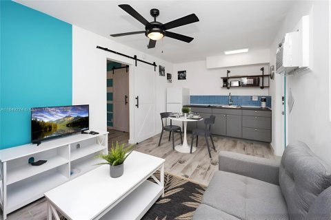 Villa ou maison à louer à Hollywood, Floride: 1 chambre, 304.44 m2 № 1850865 - photo 13