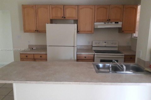 Снять в аренду кондоминиум в Опа-Локка, Флорида 3 спальни, 98.1м2, № 1992580 - фото 11