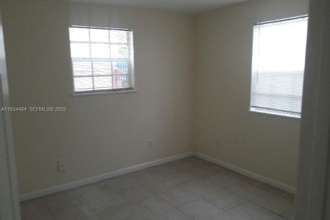 Снять в аренду кондоминиум в Опа-Локка, Флорида 3 спальни, 98.1м2, № 1992580 - фото 10