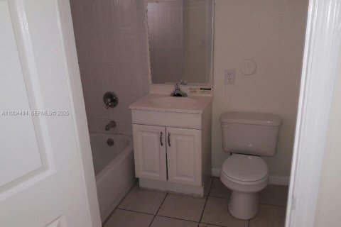 Снять в аренду кондоминиум в Опа-Локка, Флорида 3 спальни, 98.1м2, № 1992580 - фото 13