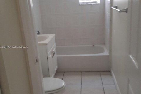 Снять в аренду кондоминиум в Опа-Локка, Флорида 3 спальни, 98.1м2, № 1992580 - фото 12