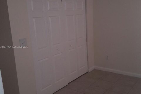 Снять в аренду кондоминиум в Опа-Локка, Флорида 3 спальни, 98.1м2, № 1992580 - фото 9