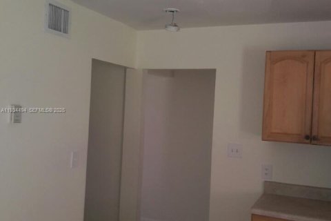 Снять в аренду кондоминиум в Опа-Локка, Флорида 3 спальни, 98.1м2, № 1992580 - фото 4