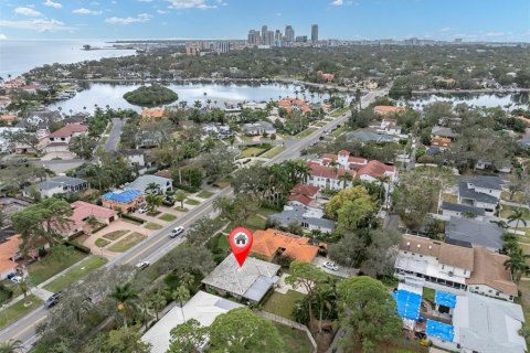 Land in Saint Petersburg, Florida № 1519190 - photo 1