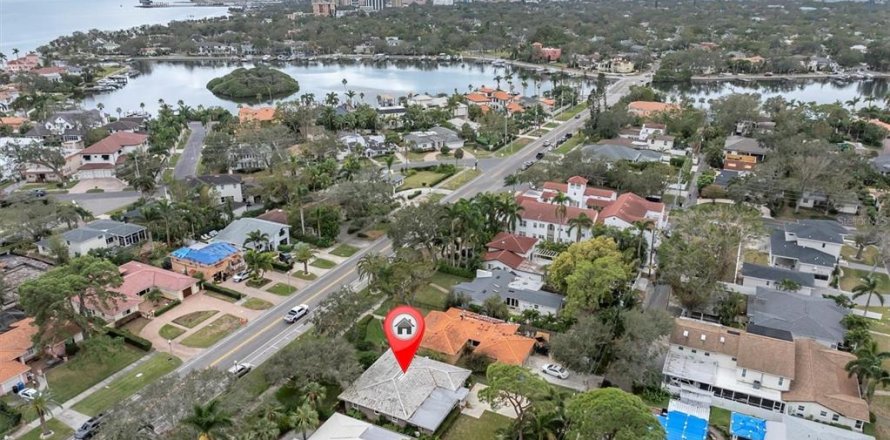 Land in Saint Petersburg, Florida № 1519190