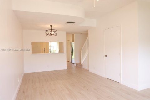 Touwnhouse à vendre à Weston, Floride: 2 chambres, 103.12 m2 № 1697827 - photo 5