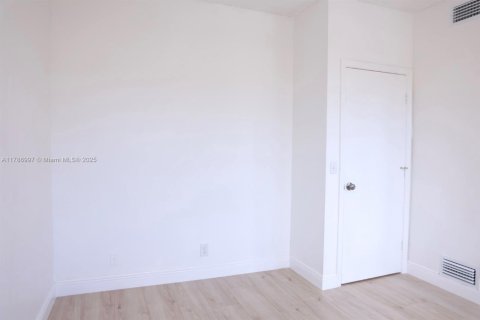 Touwnhouse à vendre à Weston, Floride: 2 chambres, 103.12 m2 № 1697827 - photo 25