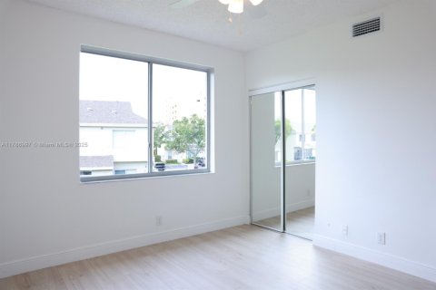 Touwnhouse à vendre à Weston, Floride: 2 chambres, 103.12 m2 № 1697827 - photo 19