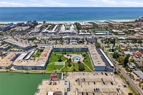 Condo in Saint Pete Beach, Florida, 1 bedroom  № 2229286