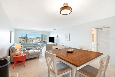 Condominio en venta en Saint Pete Beach, Florida, 1 dormitorio, 74.79 m2 № 2229286 - foto 8