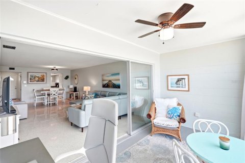 Condominio en venta en Saint Pete Beach, Florida, 1 dormitorio, 74.79 m2 № 2229286 - foto 12