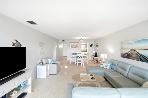 Condominio en venta en Saint Pete Beach, Florida, 1 dormitorio, 74.79 m2 № 2229286 - foto 13