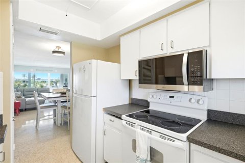 Condominio en venta en Saint Pete Beach, Florida, 1 dormitorio, 74.79 m2 № 2229286 - foto 18