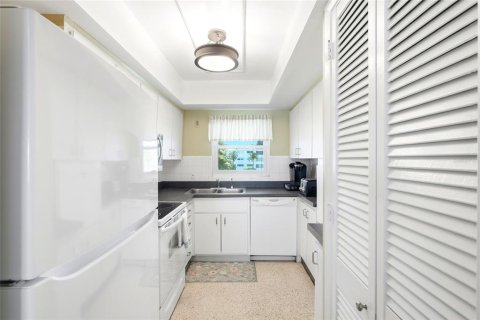Condominio en venta en Saint Pete Beach, Florida, 1 dormitorio, 74.79 m2 № 2229286 - foto 16