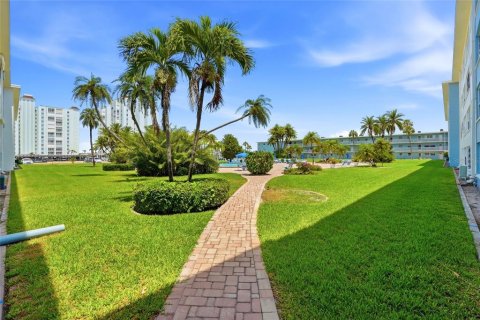 Condominio en venta en Saint Pete Beach, Florida, 1 dormitorio, 74.79 m2 № 2229286 - foto 29