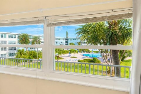 Condominio en venta en Saint Pete Beach, Florida, 1 dormitorio, 74.79 m2 № 2229286 - foto 22