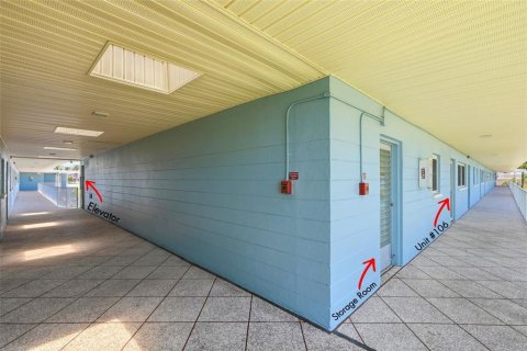 Condominio en venta en Saint Pete Beach, Florida, 1 dormitorio, 74.79 m2 № 2229286 - foto 4