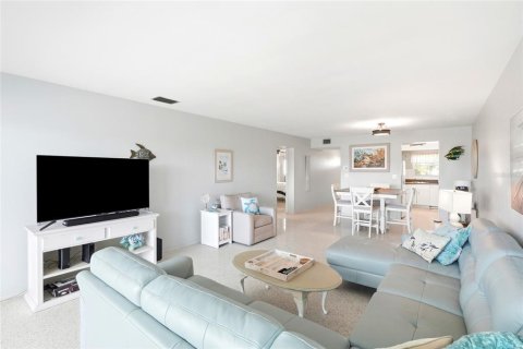 Condominio en venta en Saint Pete Beach, Florida, 1 dormitorio, 74.79 m2 № 2229286 - foto 14