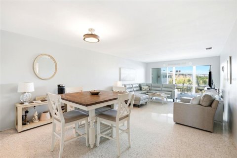 Condominio en venta en Saint Pete Beach, Florida, 1 dormitorio, 74.79 m2 № 2229286 - foto 7