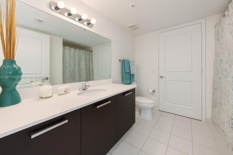 Condominio en venta en Miami, Florida, 2 dormitorios, 99.22 m2 № 1799104 - foto 10