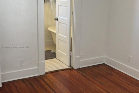 Снять в аренду кондоминиум в Уэст-Палм-Бич, Флорида 1 спальня, 384.71м2, № 1931484 - фото 20