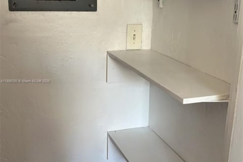 Снять в аренду кондоминиум в Уэст-Палм-Бич, Флорида 1 спальня, 384.71м2, № 1931484 - фото 12