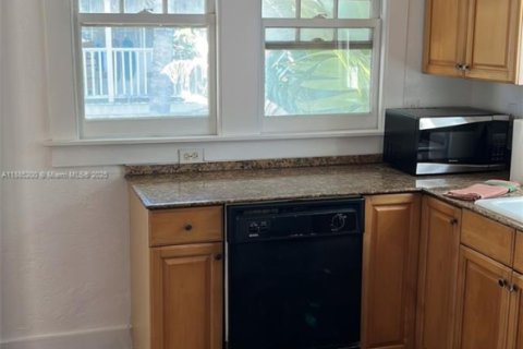 Снять в аренду кондоминиум в Уэст-Палм-Бич, Флорида 1 спальня, 384.71м2, № 1931484 - фото 8