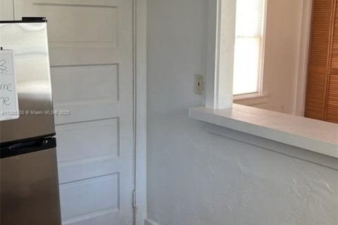 Снять в аренду кондоминиум в Уэст-Палм-Бич, Флорида 1 спальня, 384.71м2, № 1931484 - фото 10